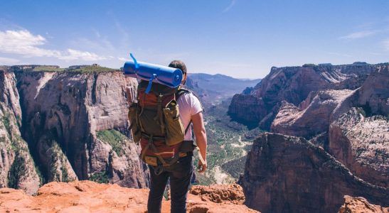 10 Tips for solo hike backpacking in North America